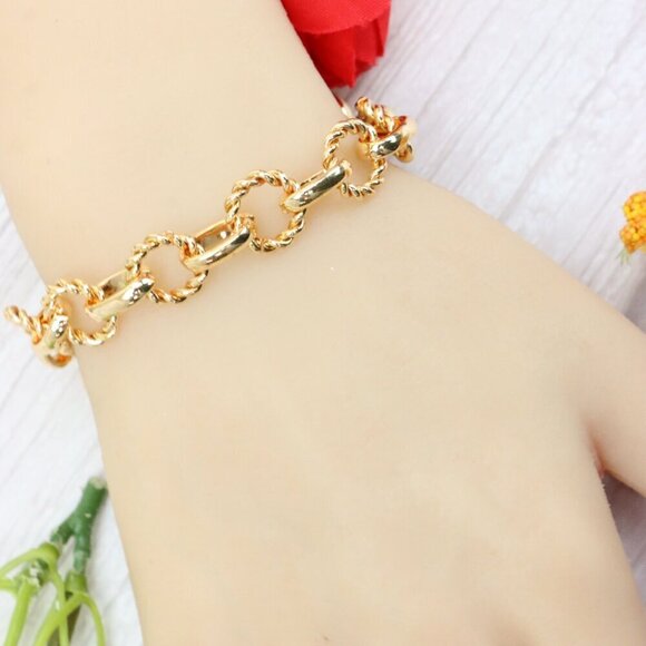 "Trendy Handmade Bracelet – A Thoughtful Gift for Girls & Women | UNVRC1593 - Picture 6 of 10